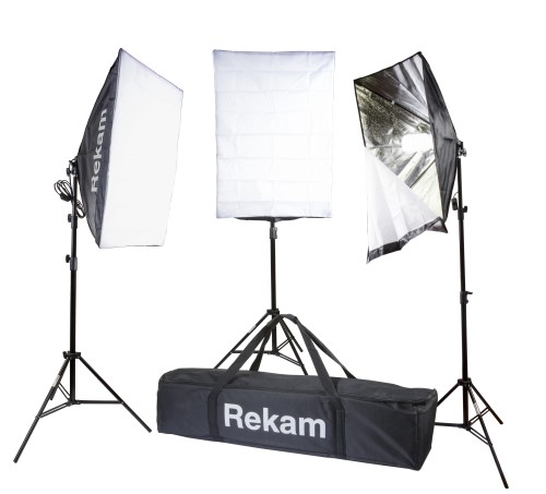 Rekam CL-465-FL3-SB Kit Комплект флуоресцентных осветителей •   комплект из 3-х флуоресцентных источников постоянного света;
•   суммарная мощность осветителей комплекта - 465 Вт (эквивалентна  2325 Вт лампы накаливания);
•   питание - от сети 220-230 В ~ 50 Гц.
