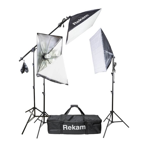 Rekam CL-435-FL3-SB Boom Kit Комплект флуоресцентных осветителей •   комплект из 3-х флуоресцентных источников постоянного света;
•   суммарная мощность осветителей комплекта - 465 Вт (эквивалентна  2325 Вт лампы накаливания);
•   питание - от сети 220-230 В ~ 50 Гц.
