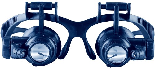 Лупа-очки Discovery Crafts DGL 60 •   бинокулярная лупа с подсветкой;
•   сменные линзы, увеличение от 2,5 до 25 крат;
•   оптика из полимерного оптического стекла;
•   светодиодная подсветка, работающая от батареек (нет в комплекте);
•   возможность регулировать наклон подсветки.
