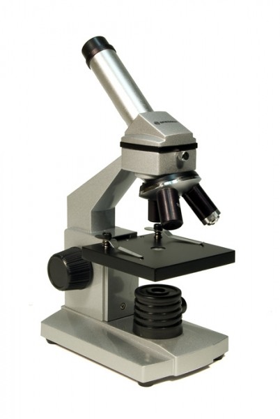 Микроскоп цифровой Bresser Junior 40x-1024x, в кейсе Цифровой микроскоп Bresser Junior 40x-1024x позволяет наблюдать прозрачные и полупрозрачные микропрепараты в проходящем свете по методу светлого поля. Этот микроскоп – мечта любого юного исследователя. Он надежен, отличается значительными оптическими возможностями, позволяет использовать высокие увеличения и рассматривать мельчайшие подробности строения микропрепаратов. Кроме того в комплекте с микроскопом поставляется все необходимое чтобы приступить к работе с микроскопом сразу после того, как он будет извлечен из коробки. 