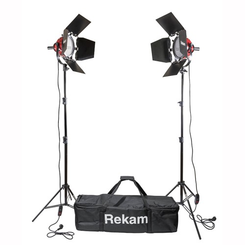 Комплект галогенных осветителей Rekam HL-1600W Kit •   комплект из двух галогеннных источников постоянного света;
•   суммарная мощность осветителей комплекта - 1600 Вт;
•   питание - от сети 220-230 В ~ 50 Гц.
